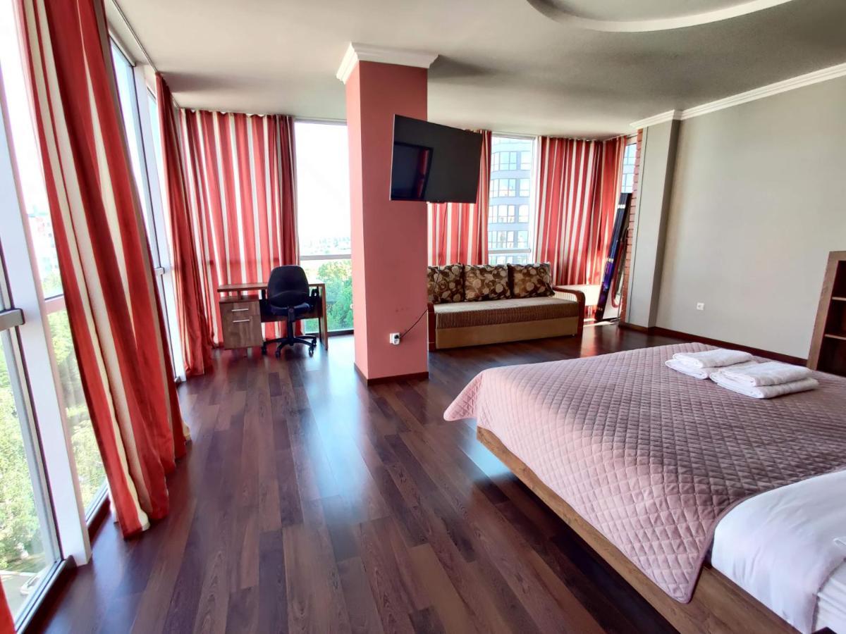 Micromegas Apartments Černivci Esterno foto